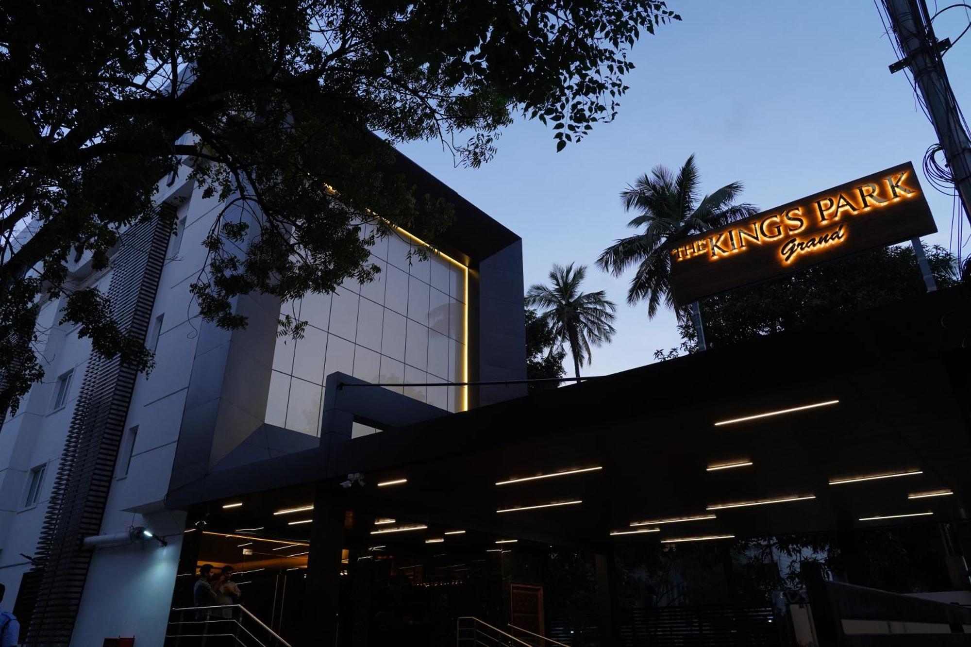 Hotel The Kings Park Grand-Near Us Consulate Madrás Exterior foto